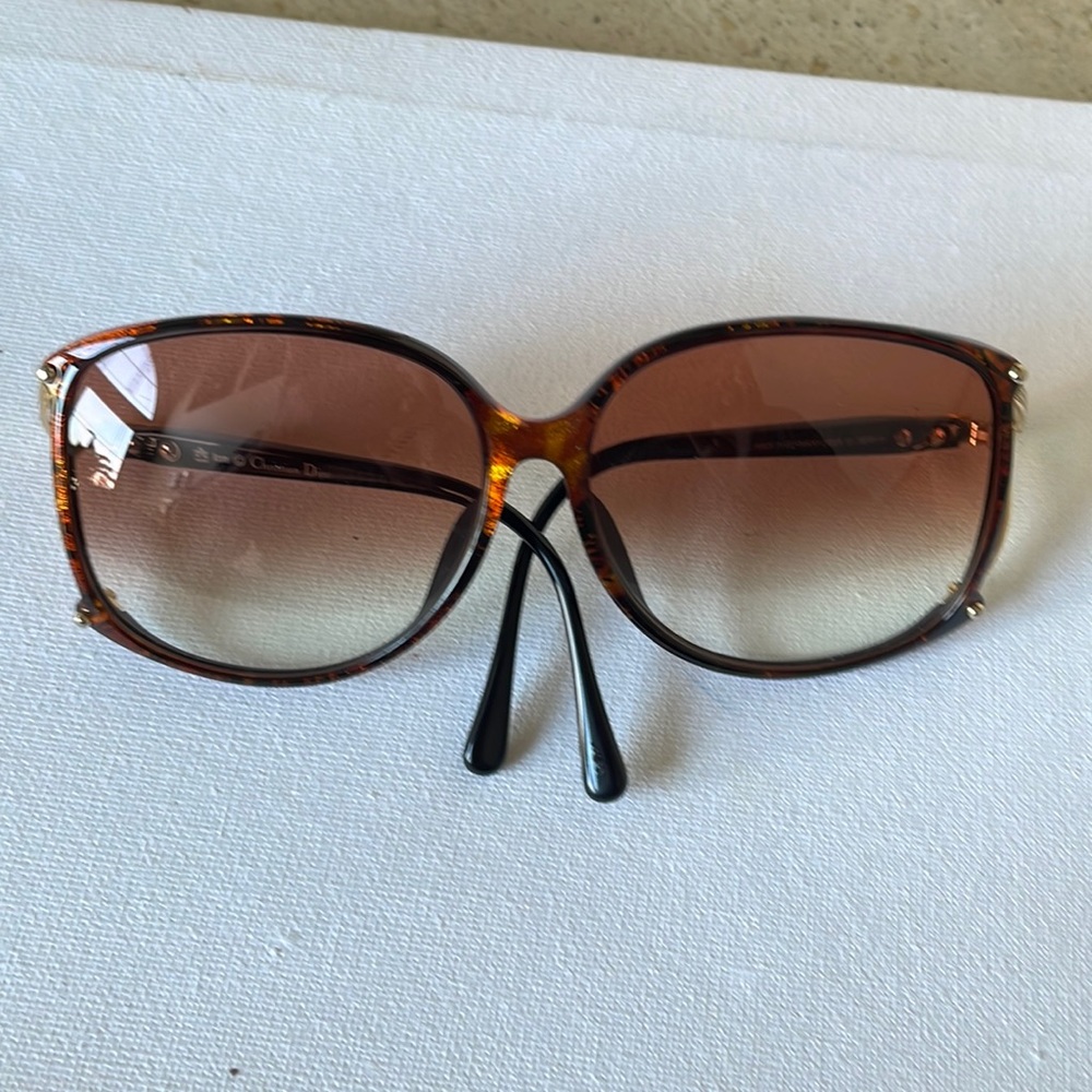 Authentic Large Frame Sunglasses Dior. - Picture 9 of 16